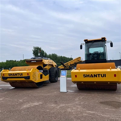 Grand rouleau compresseur