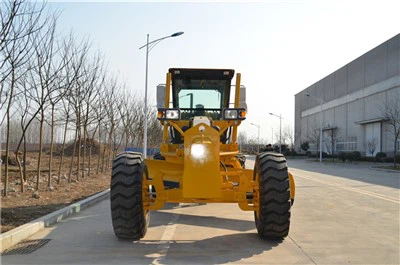 Niveleuse de tracteur grande